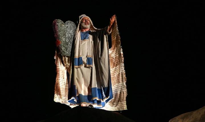 ATOR PARAIBANO SEBASTIÃO FORMIGA FAZ DOIS PAPÉIS NA PAIXÃO DE CRISTO DE NOVA JERUSALÉM, QUE ENCERRA TEMPORADA NESTE SÁBADO
