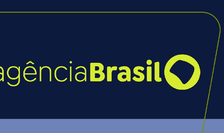 Caminhão cai de ponte na capital paulista e deixa quatro feridos