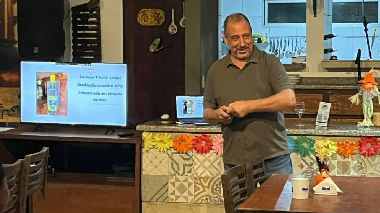 Colaboradores do Hotel Fazenda Triunfo, em Areia, se qualificam e aprimoram conhecimentos sobre a Cachaça Triunfo
