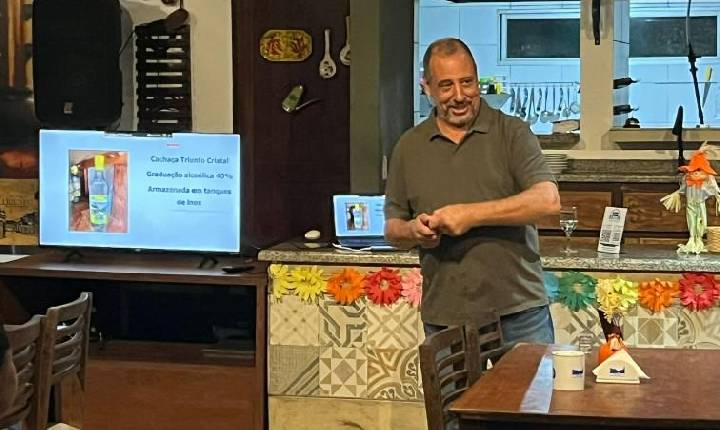 Colaboradores do Hotel Fazenda Triunfo, em Areia, se qualificam e aprimoram conhecimentos sobre a Cachaça Triunfo