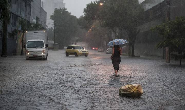 Defesa Civil de SP alerta para ocorrência de chuva forte no estado