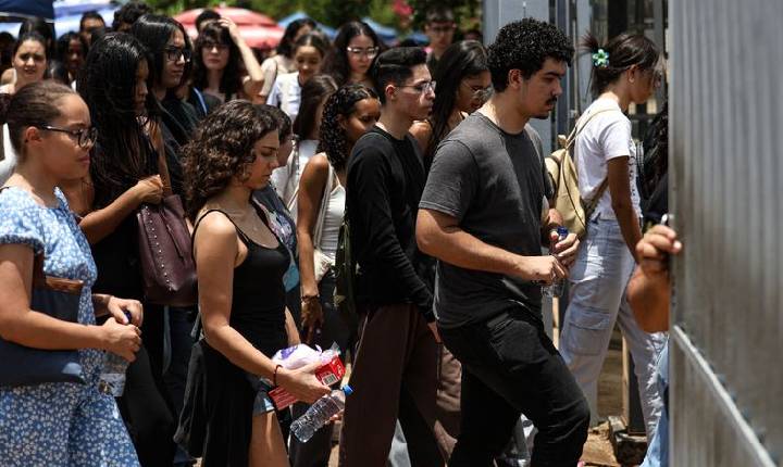 Enem: provas foram longas, mas com questões fáceis, dizem candidatos
