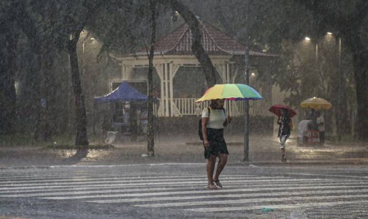 Inmet alerta para tempestades em três estados até amanhã; veja onde