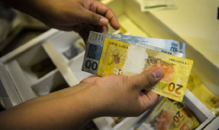 Lote extra de R$ 156,4 milhões do abono salarial será pago hoje