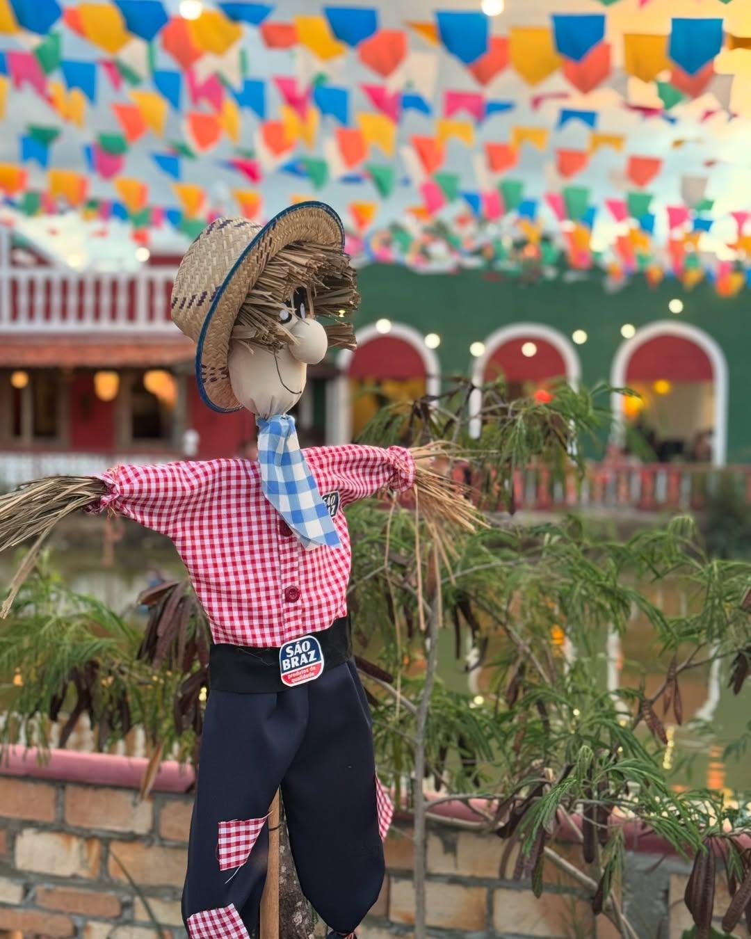 VILA SÍTIO SÃO JOÃO TEM FORRÓ E CENOGRAFIA TÍPICA DA CULTURA NORDESTINA; VEJA A PROGRAMAÇÃO DESTE FIM DE SEMANA