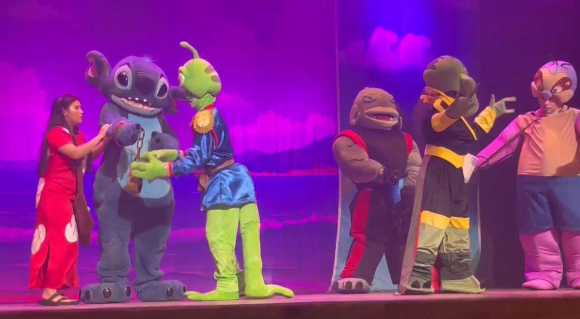 ADAPTAÇÃO DE LILO & STITCH PARA O TEATRO ESTÁ EM CARTAZ NO PAULO PONTES NO PRÓXIMO SÁBADO E DOMINGO