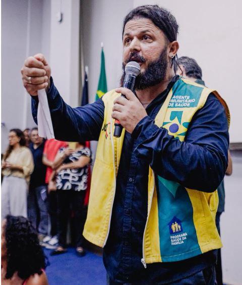 O ex-vereador Junio Leandro, que também é Agente de Saúde, falou pela categoria