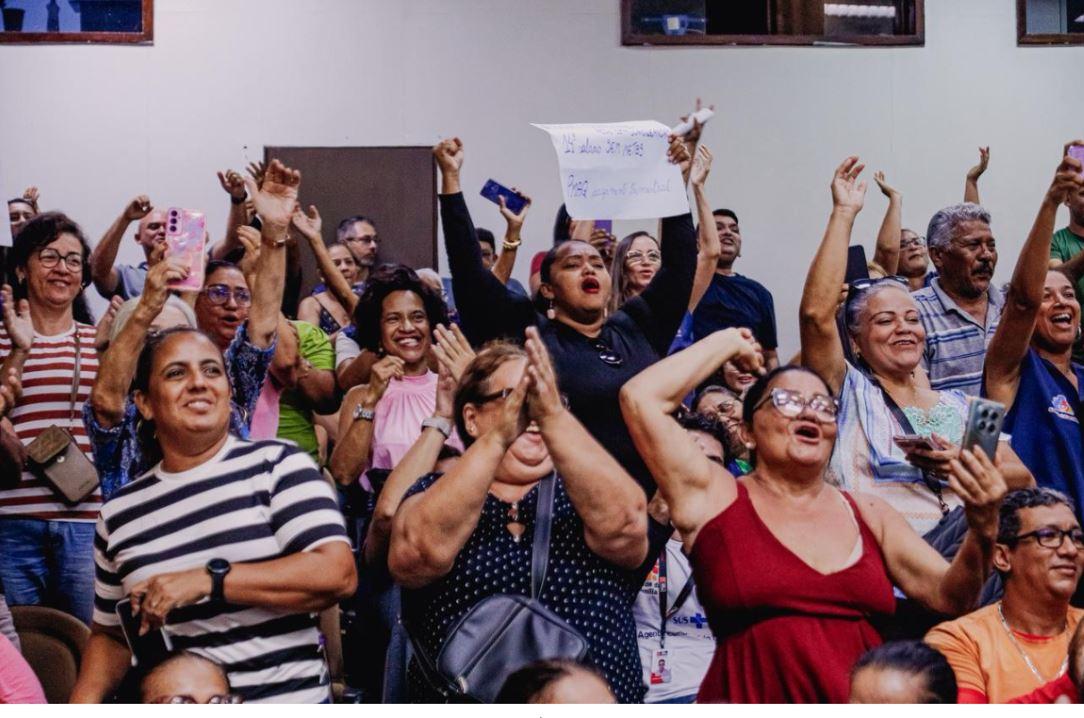 Profissionais comemoraram o anúncio do aumento