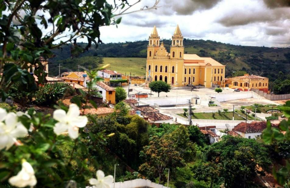 MAIS DO MESMO: BANANEIRAS DEIXA A ESSÊNCIA DA CULTURA NORDESTINA E TENTA FAZER MEGA EVENTO NO SÃO JOÃO