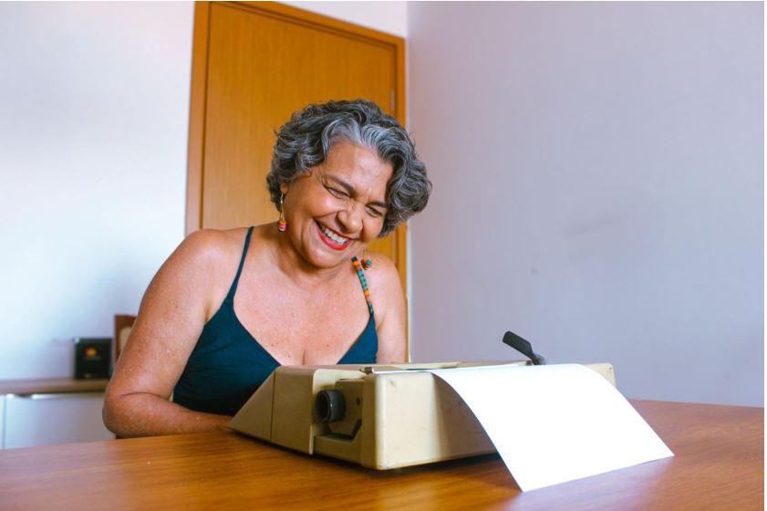 ROMYE CHEGA À CASA CARATELLI NESTA SEXTA COM O STUND-UP 